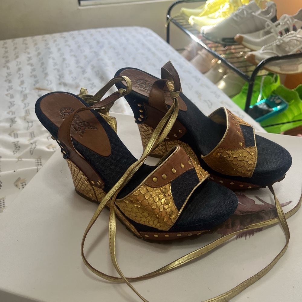 Gorgeous Carlos by Carlos Santana wedges